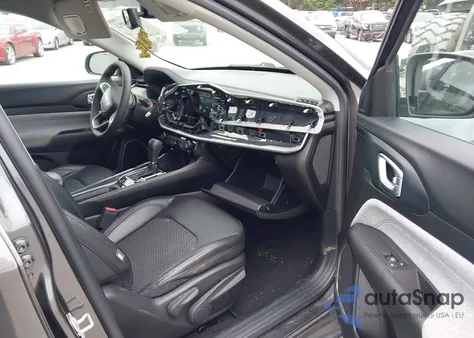 2022 Jeep Compass Latitude 4X4 z USA, uszkodzony, nr VIN 3C4NJDBB3NT215942